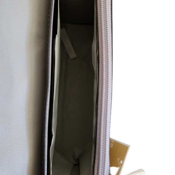 Michael Kors Rose Cross-body Leather Purse. - Picture 3 of 8